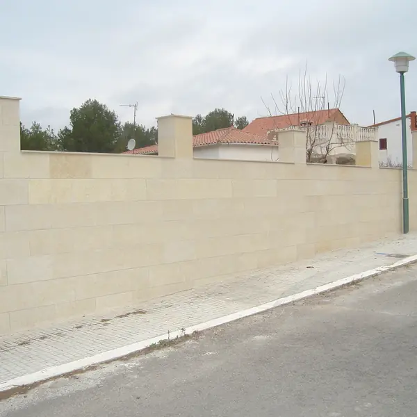 Valla aplacada
